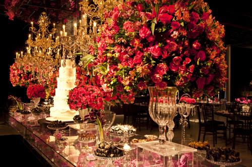 Decoração de Casamento: Moderna com flores rosas
