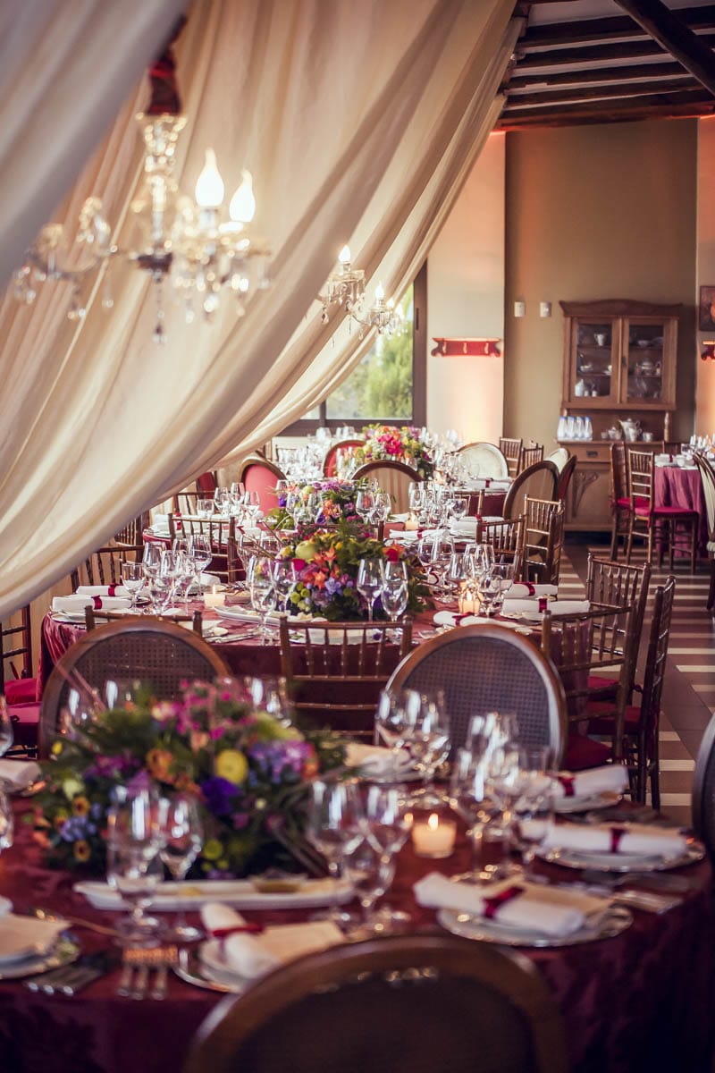 Casamento com decoração colorida – Lara e Renato