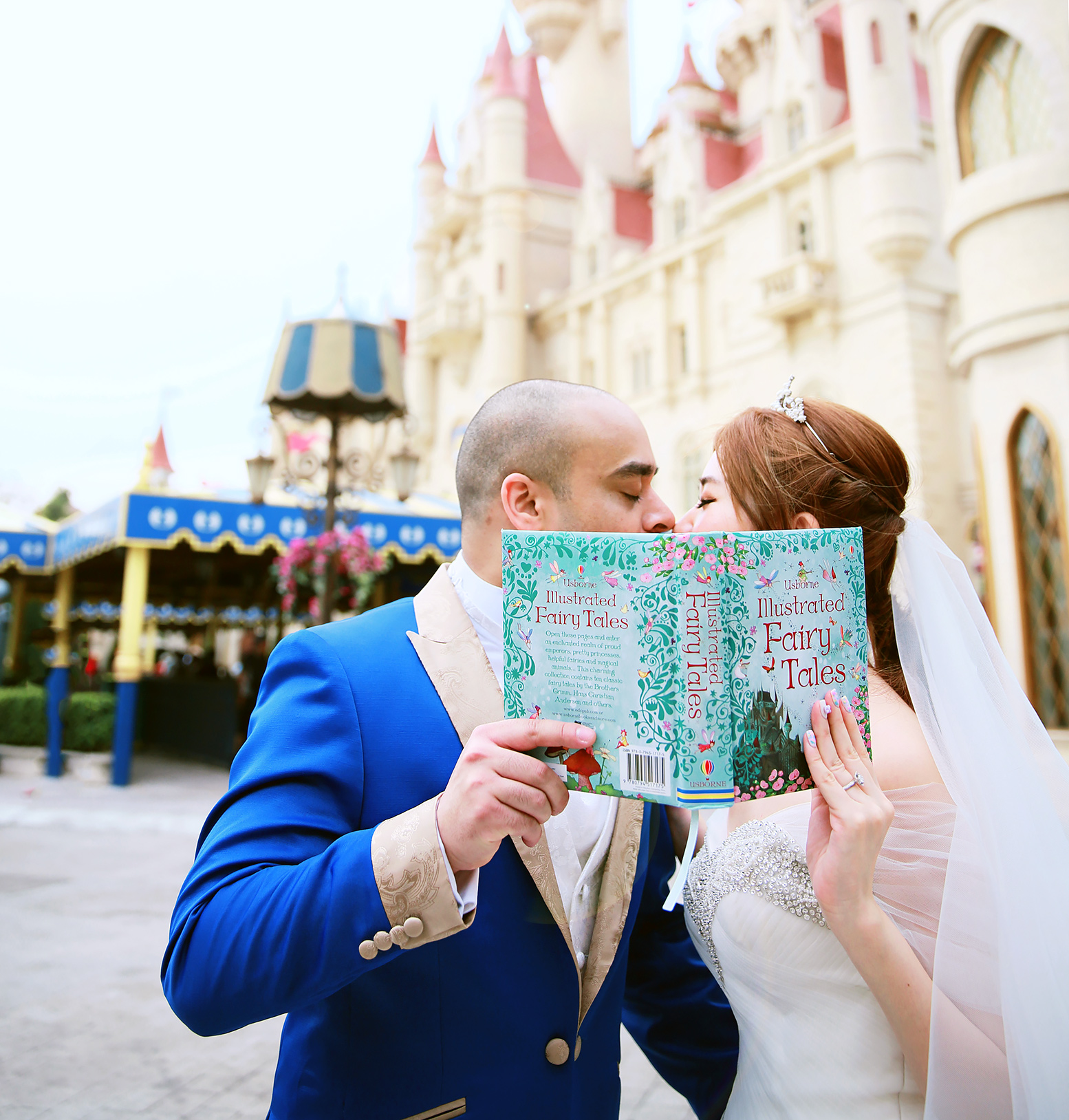 Casal de Singapura faz ensaio pré-casamento inspirado em filmes das princesas da Disney