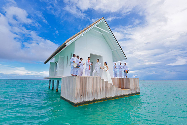 Resort com altar cercado por água nas Ilhas Maldivas deixaria até a Pequena Sereia com inveja