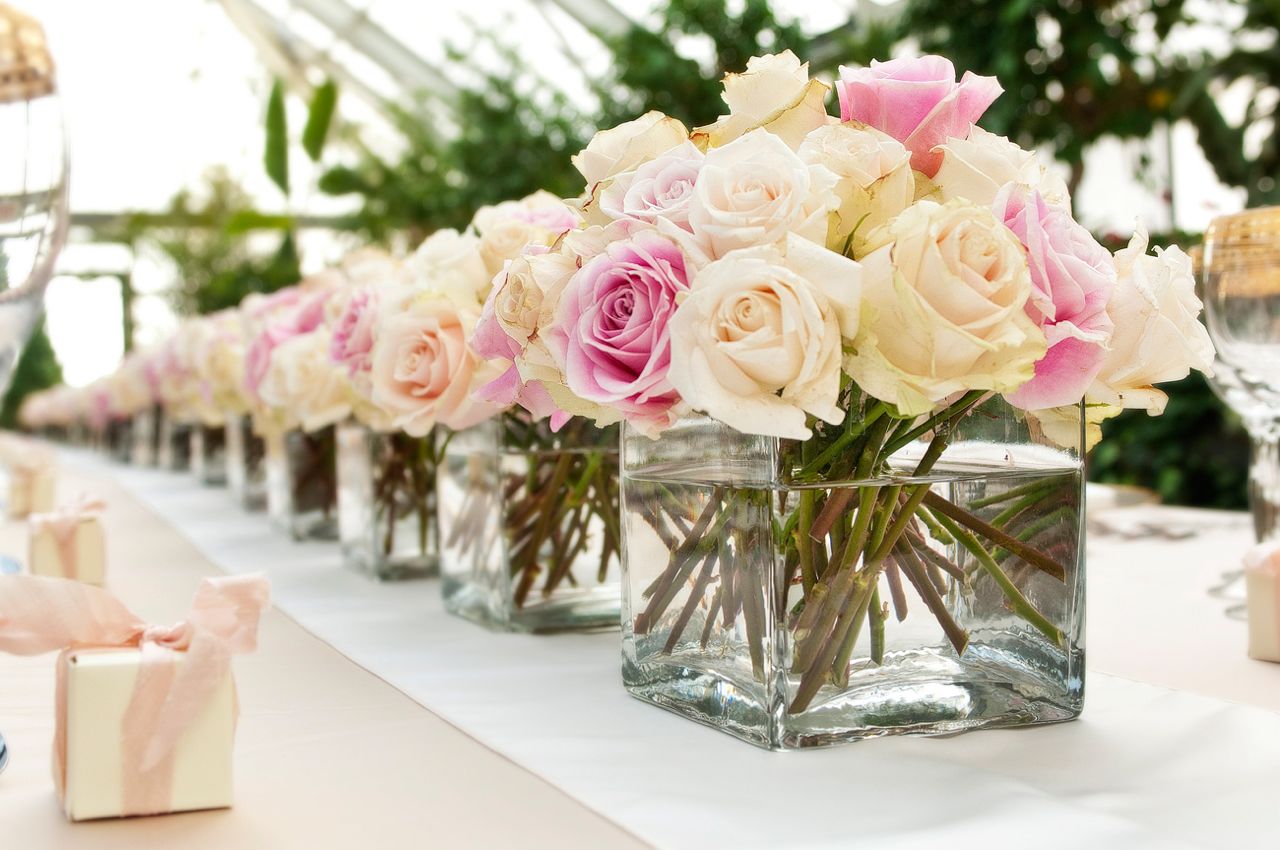 flores rosas brancas e rosas para decoração de casamento flores rosas brancas e rosas para decoração de casamento