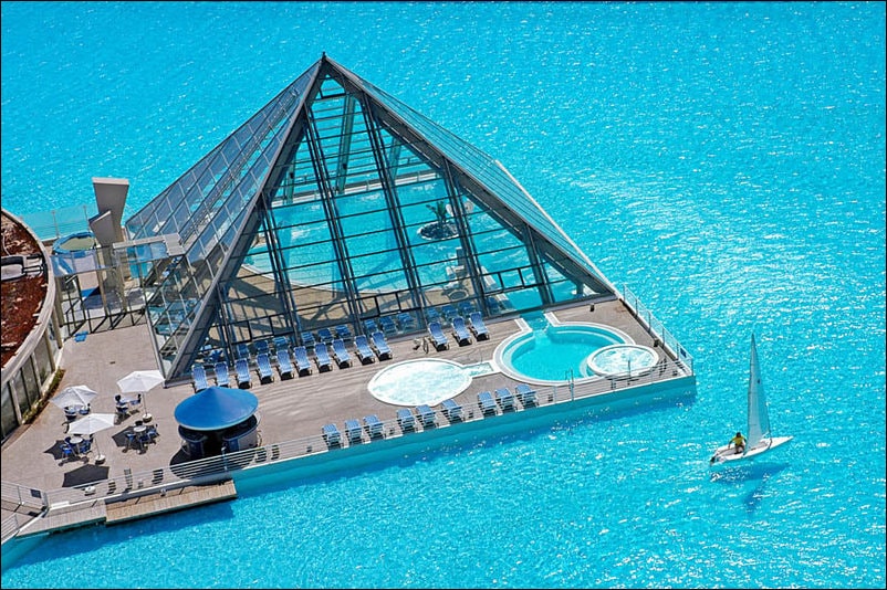 Hotel no Chile tem a maior piscina do mundo