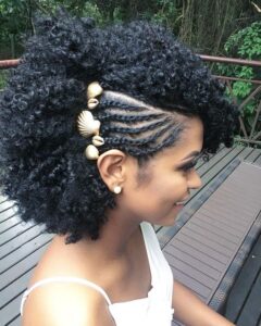 penteado de noiva afro com trança lateral 